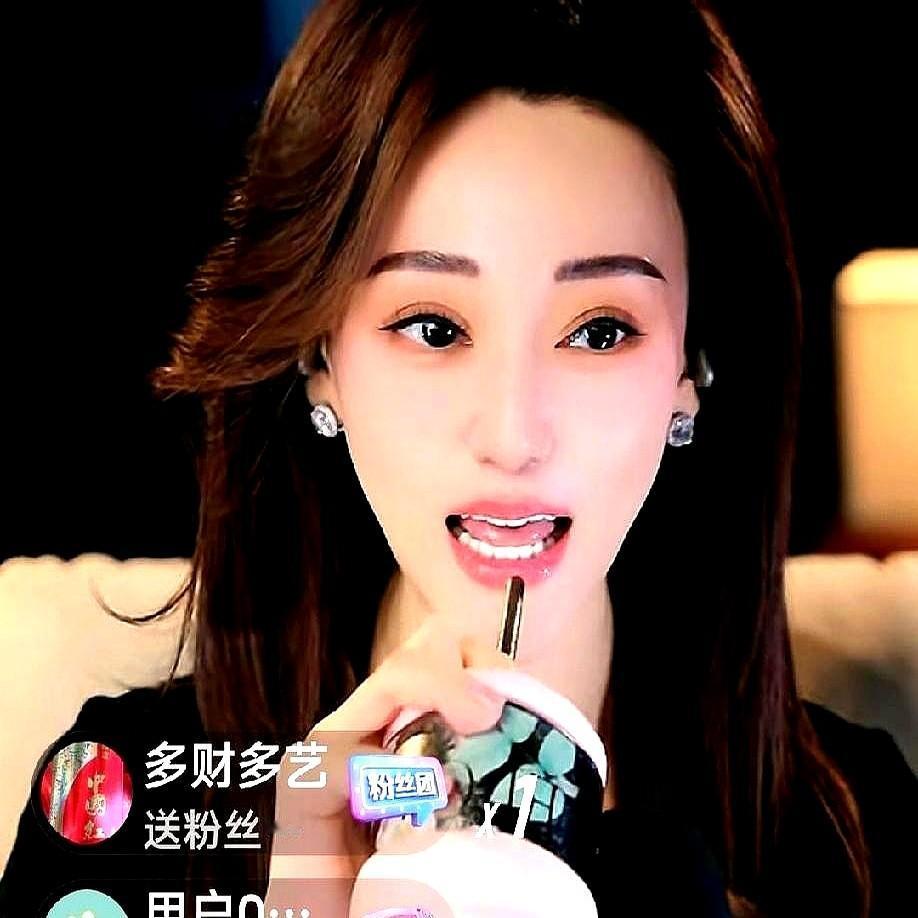 真给直播圈长脸！

晚上二饼在南京酒店开播连麦，居然撞进国家院团女高音冠羽——这