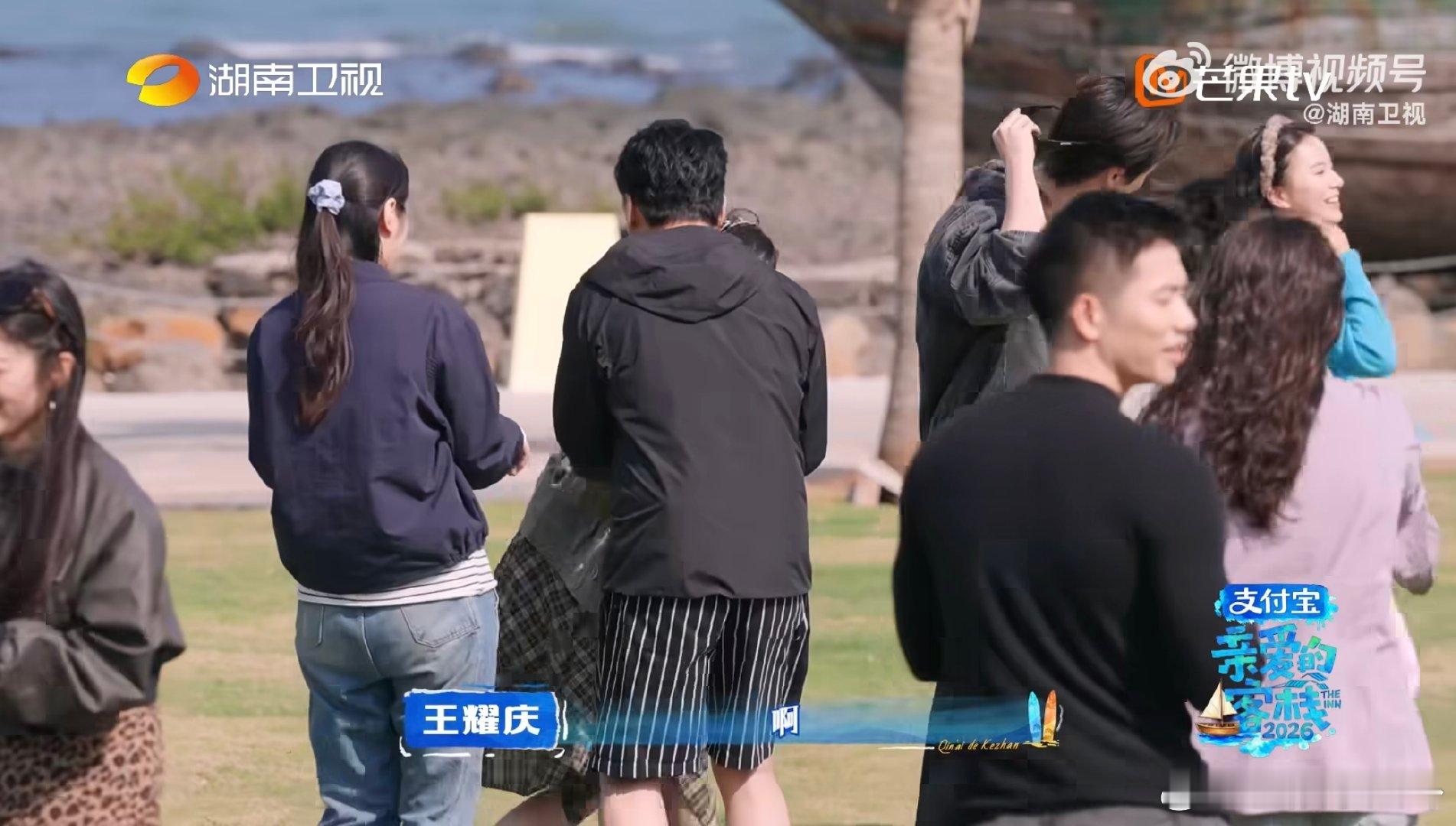 王耀庆黄灿灿是来客栈搞笑的王耀庆黄灿灿土拨鼠上身亲爱的客栈亲爱的客栈趣味游戏不停