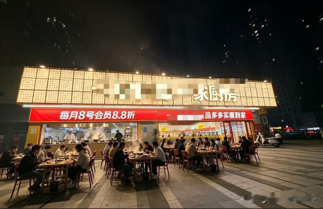 关于每月设置一个会员日这个事情，我觉得餐饮老板都可以搞起来。
还可以多做几次，比