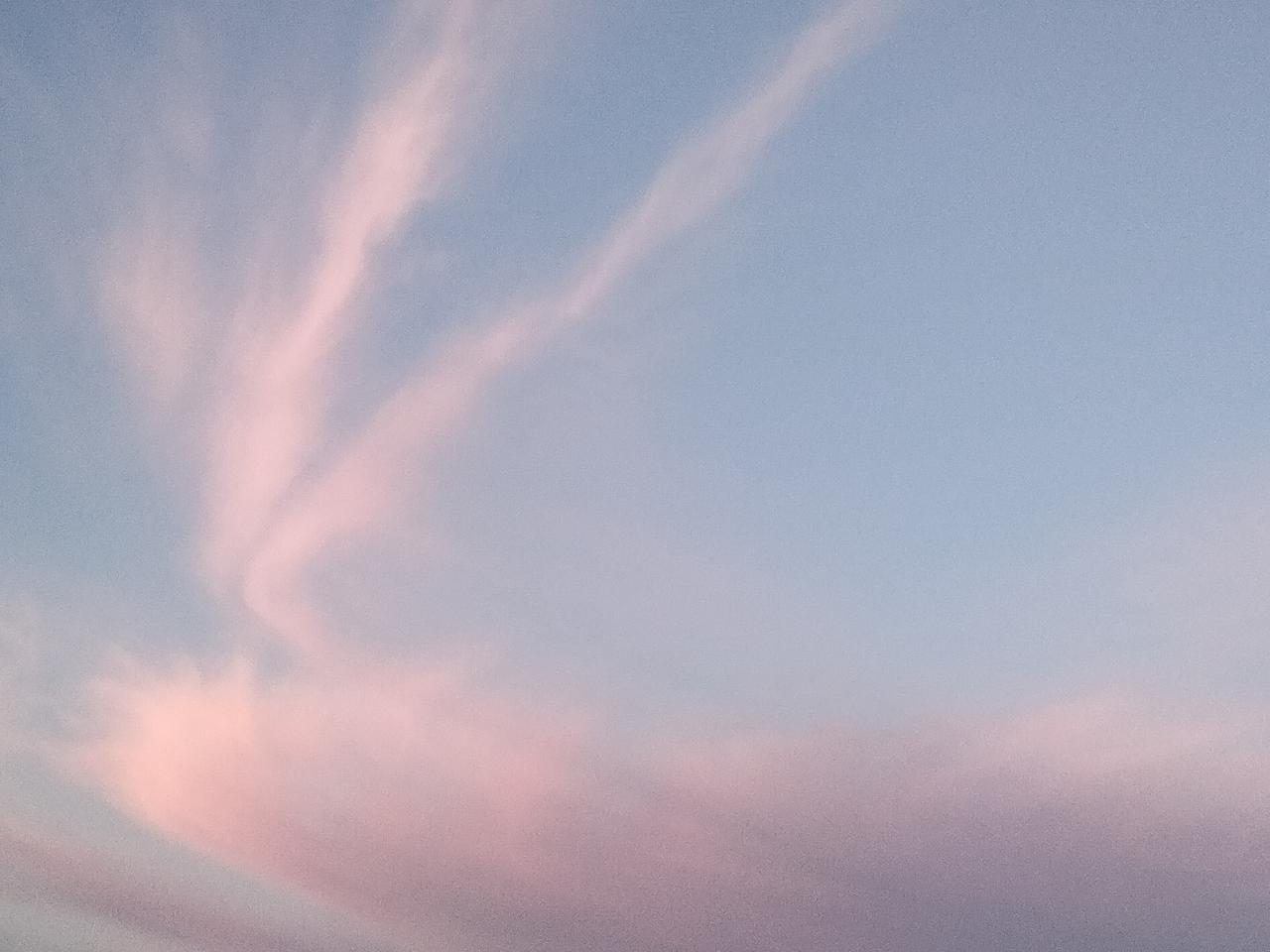 把你们天上的云发出来看看彩虹“云”。