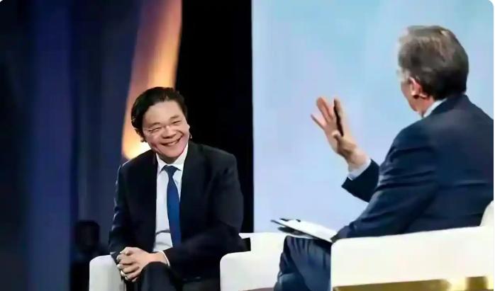 新加坡总理黄循财摊牌不演了！公然表示：绝不让中国从新加坡多拿一块芯片！比美国的封