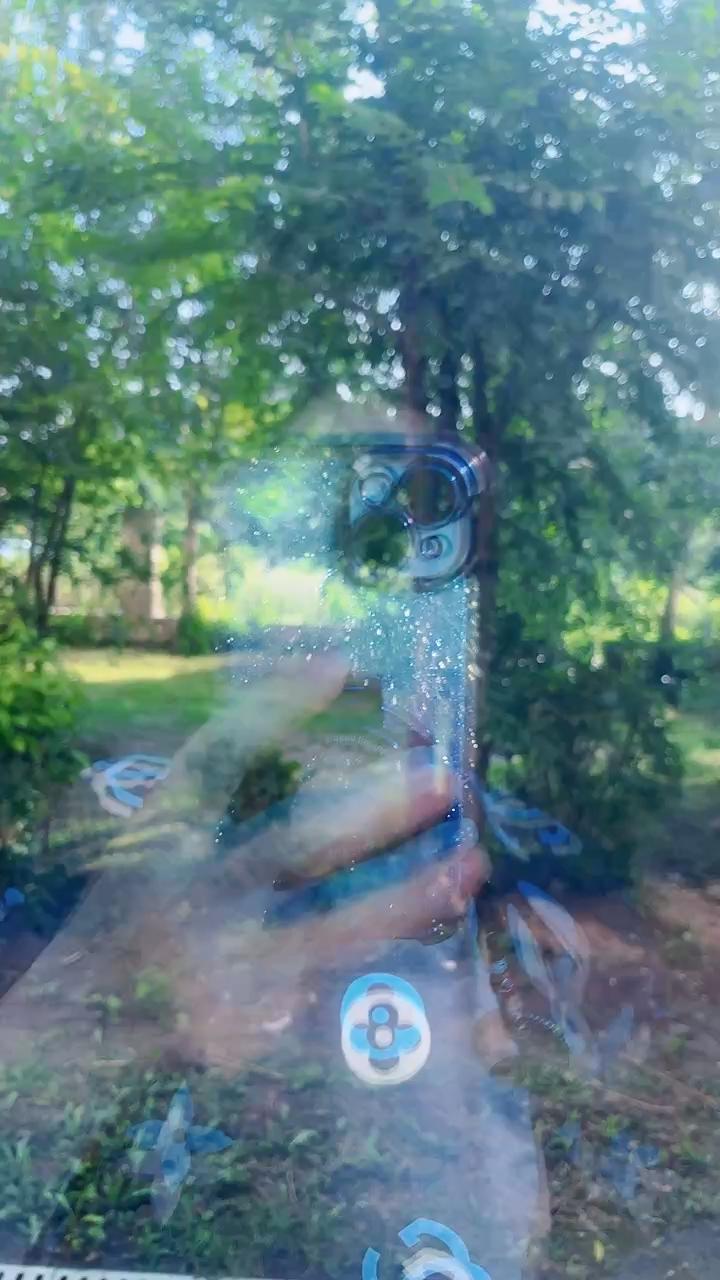 谋生很辛苦，但不谋生更苦。所谓体面，从来都是自己挣出来的。