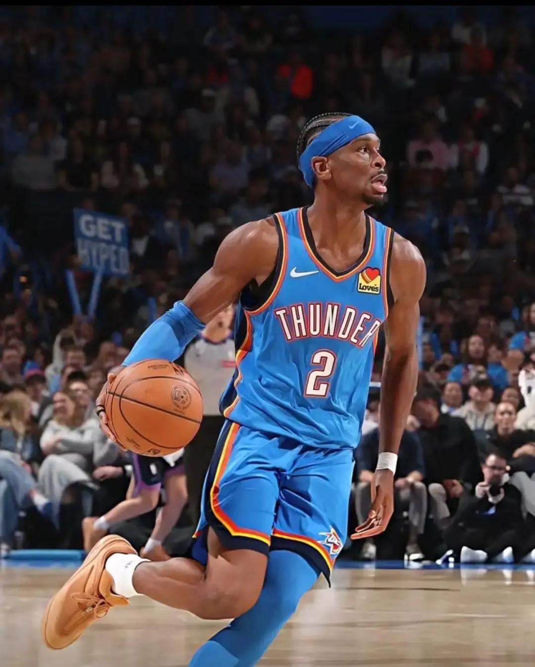 用控卫的方式，吃掉中锋的纪录。
 
你盯着屏幕，看他压低重心，炸球，然后卡住身位