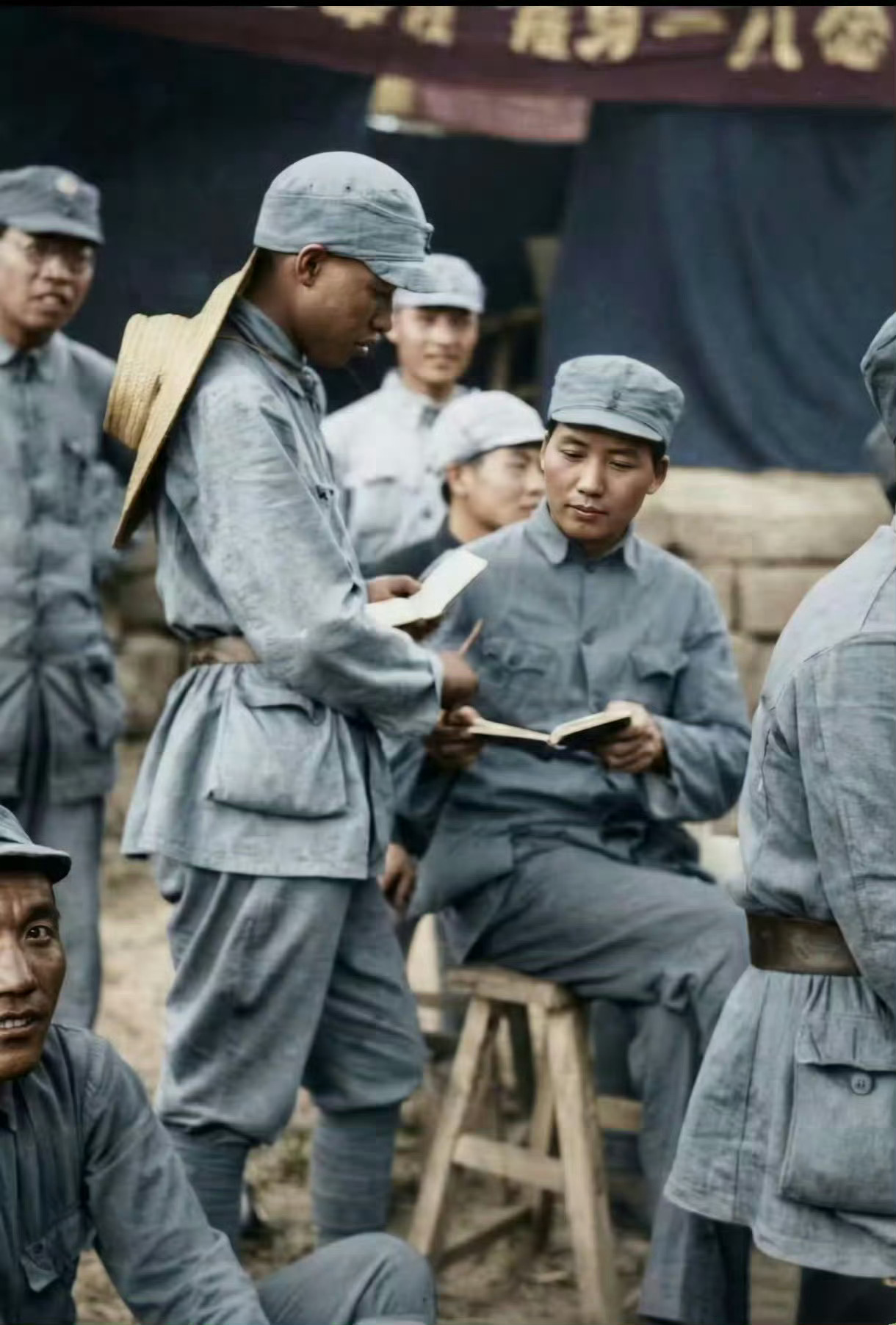 这可不是演员，而是毛主席本人（黑白照片修复上色） ​ ​​​