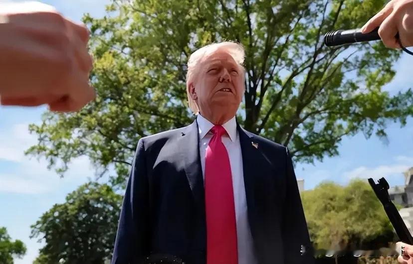 特朗普遇袭，两人表态暴露本色：一个谄媚入骨，一个投机耍滑
 
特朗普刚遭遇袭击，