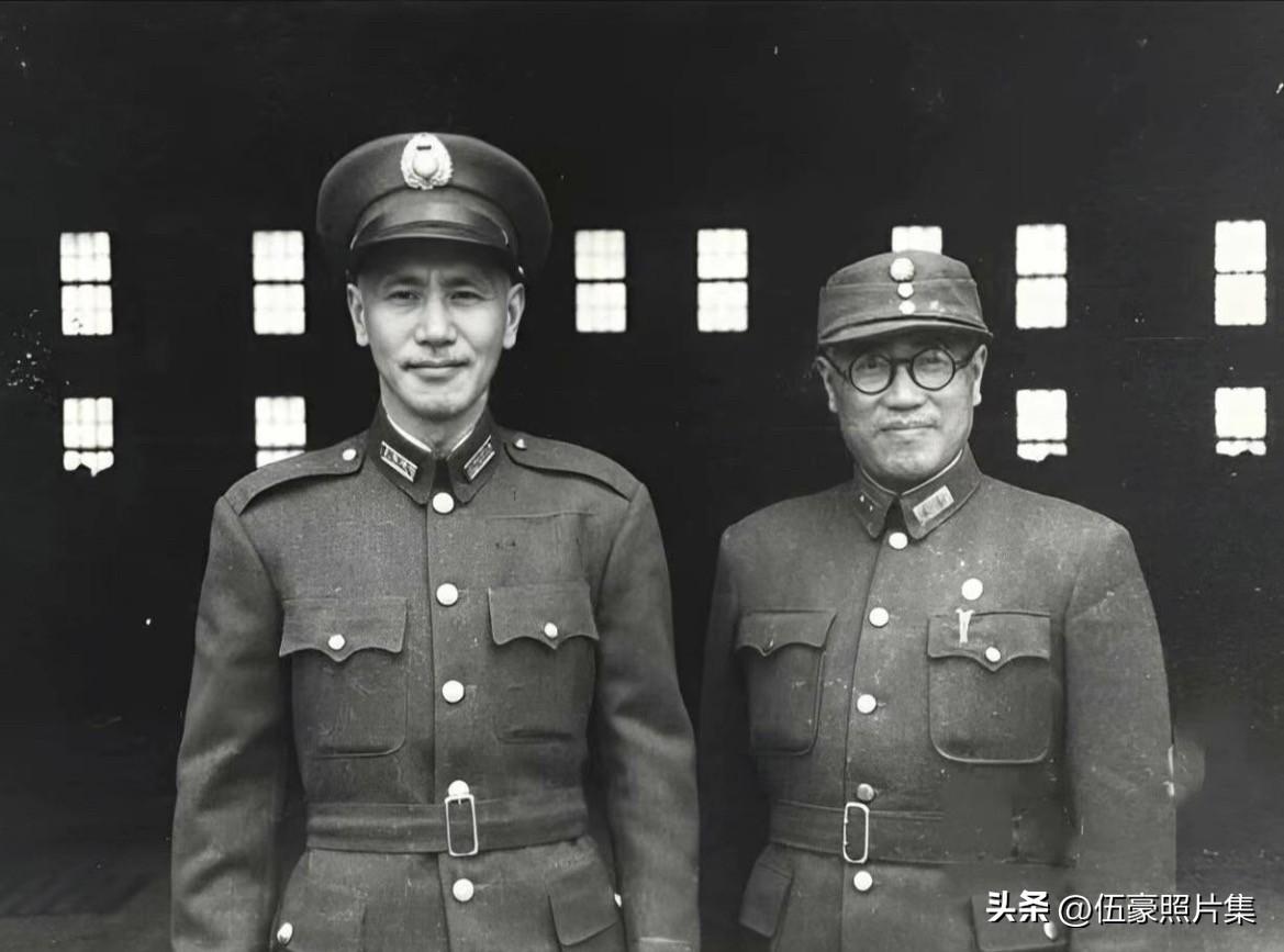 1946年5月，蒋介石与廖耀湘的单独合影。他俩的故事值得说道。早在1930年，他