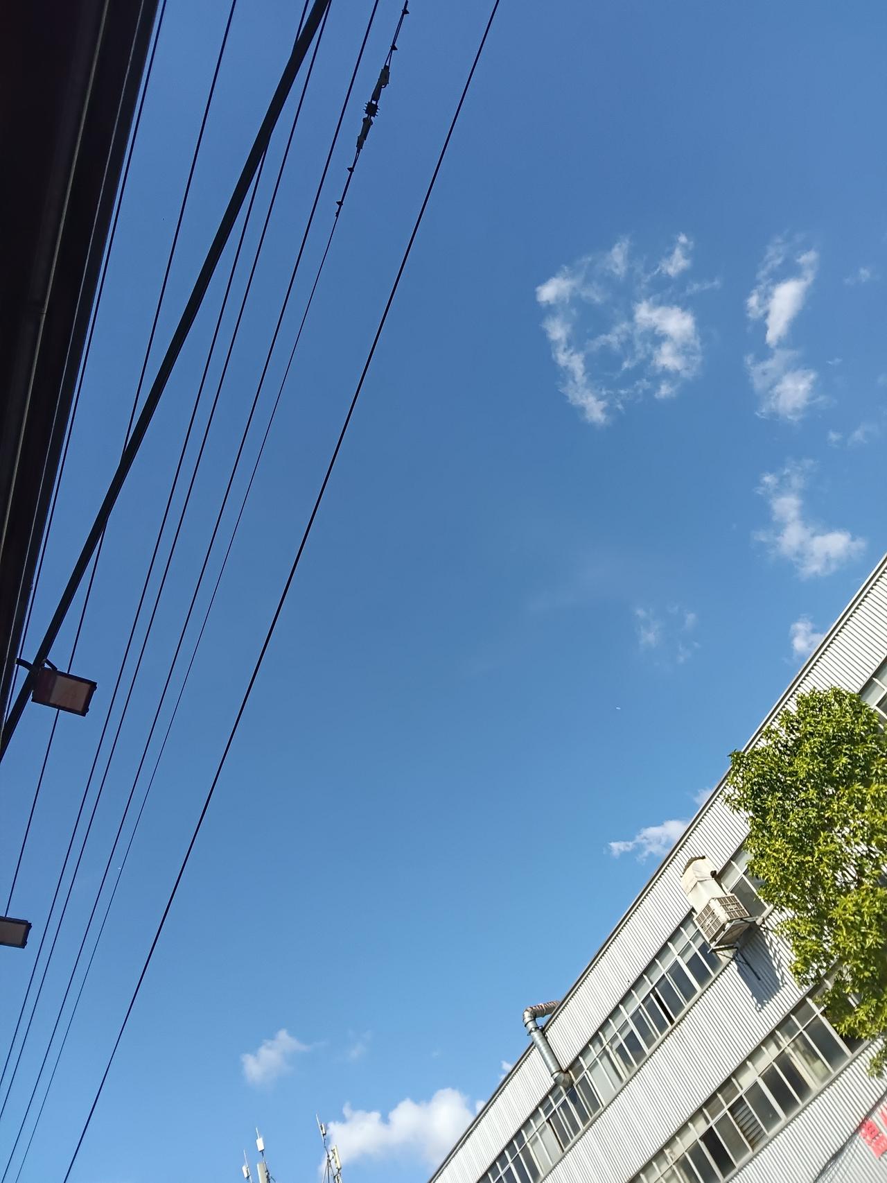 晒图笔记大赛 晒图笔记大赛
蓝天白云，晴空澄澈，这般好天气总能令人心情舒畅。恰似