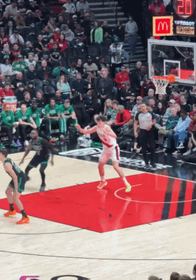 太可惜了！这球杨瀚森应该要进的！
在今天NBA常规赛开拓者对阵凯尔特人的第三节比