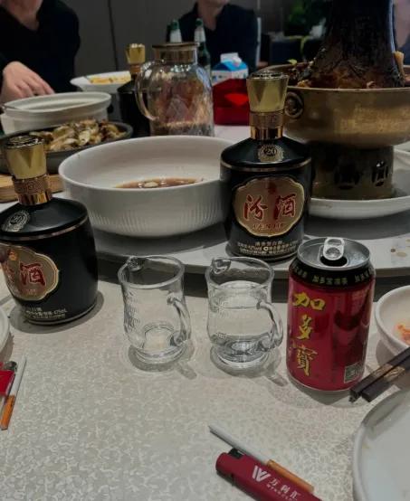我的天！同学聚会，真绝了！

四十年后聚会，AA，最多500。有个人，天天群里炫