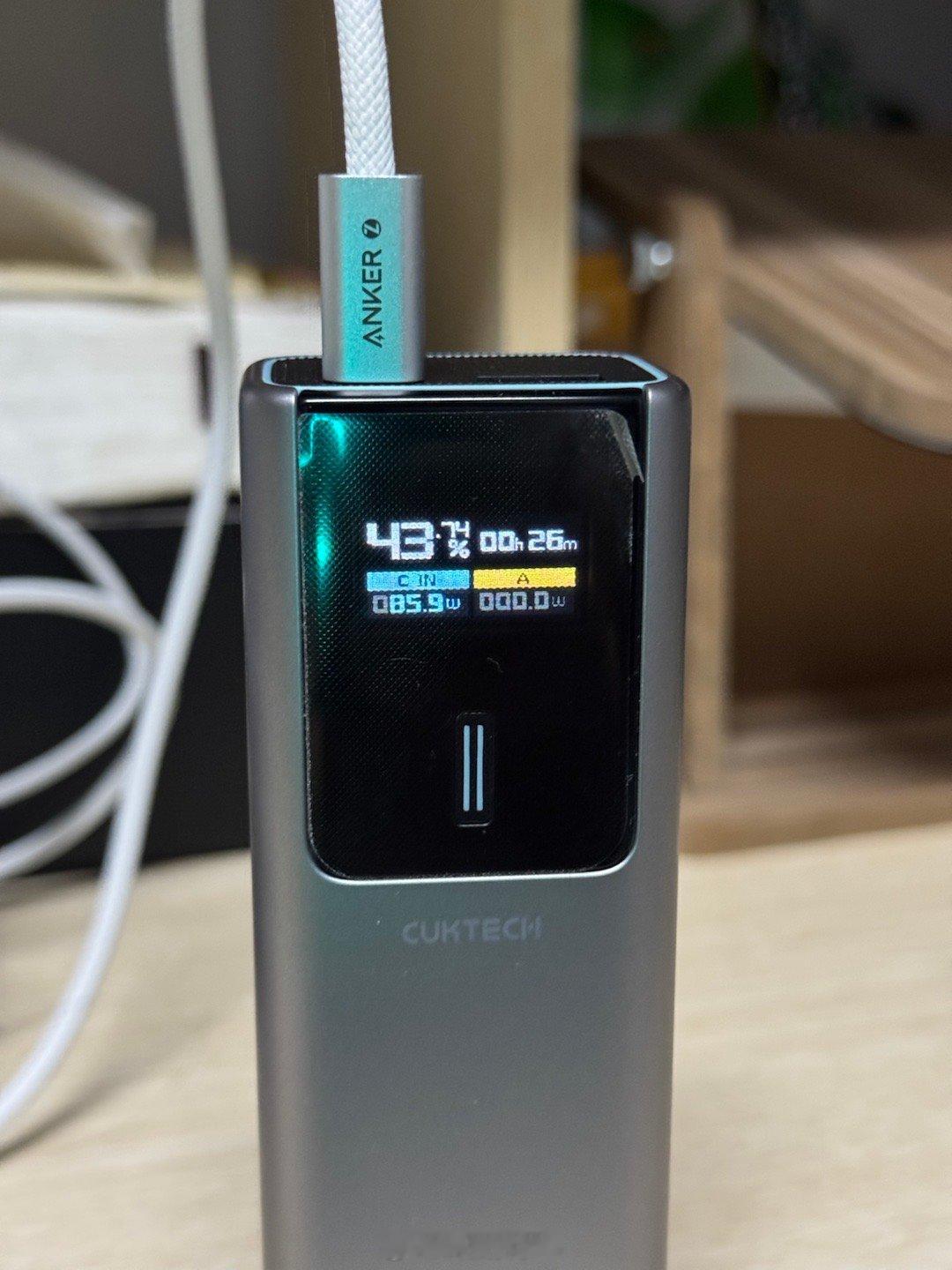 准备回家了发现充电宝没电，90w 满速充个几分钟的电量够回家了[淡淡的][淡淡的