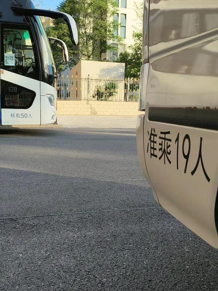 来到新单位接了一辆车，接近120000km了。车车况还可以，就是充电充电口。与充