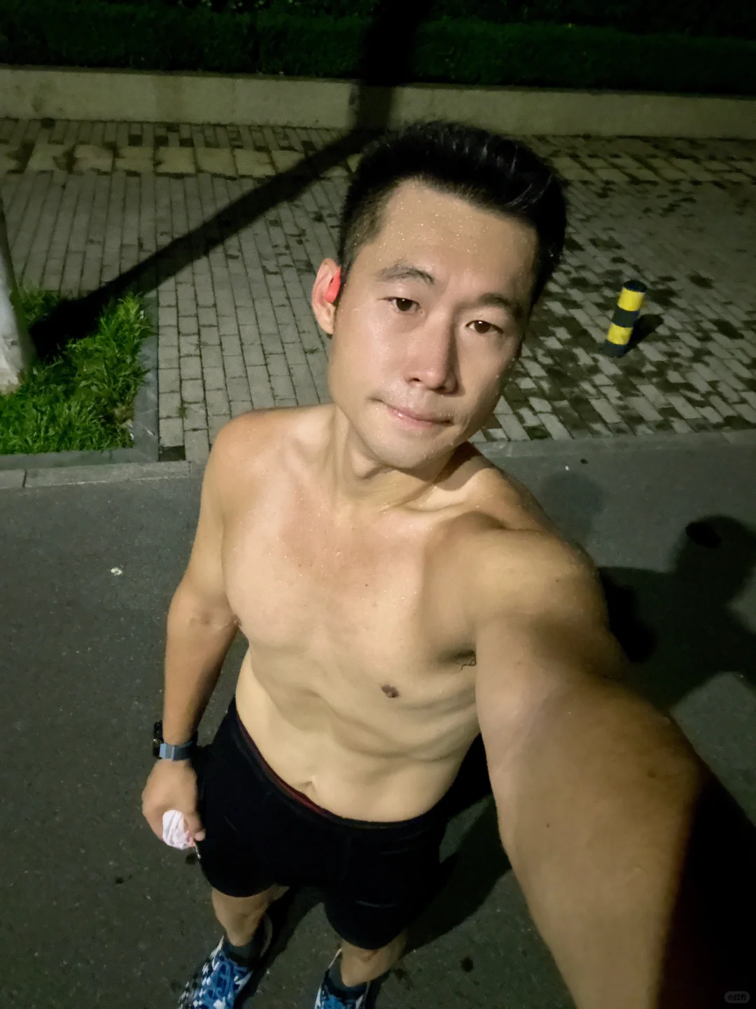 一个失眠的夜晚。 半夜12点半醒了……