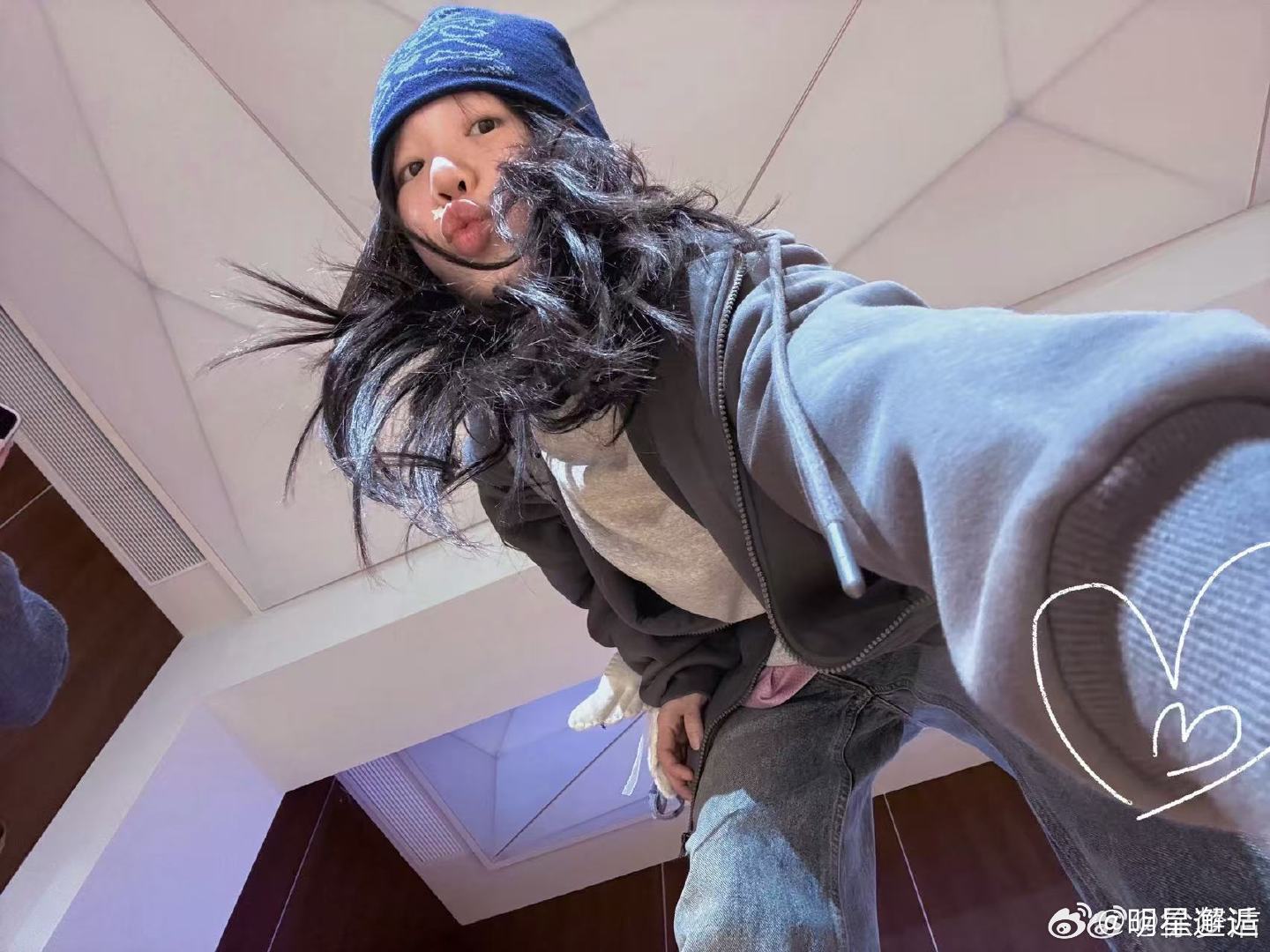 徐梦洁乘风自我介绍 小彩虹徐梦洁乘风初亮相，自我介绍真诚又勇敢，简单一句名字，藏