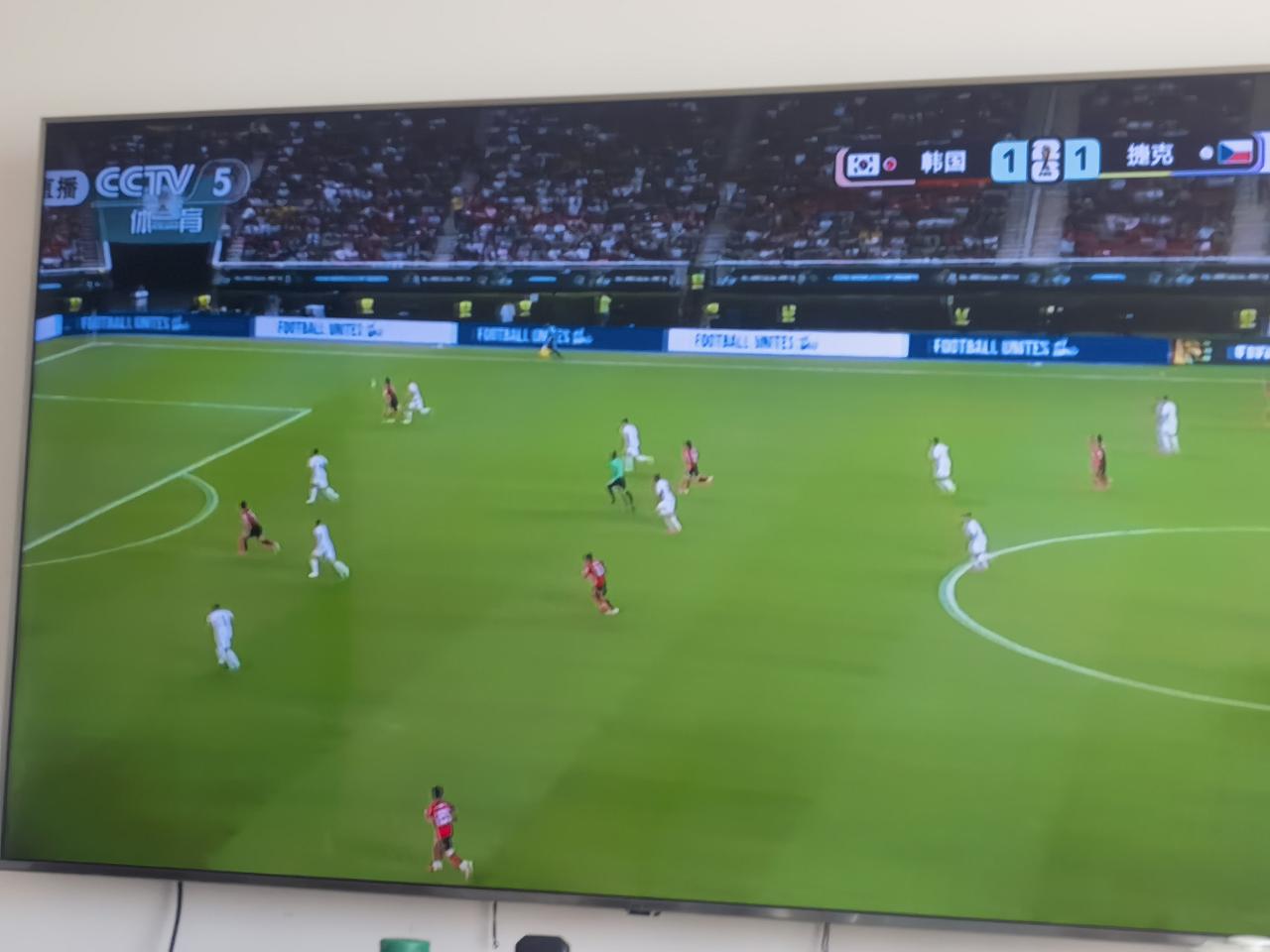 看了两场美加墨世界杯比赛，墨西哥和南非，韩国和捷克，人家踢的是真好啊，看的时候心