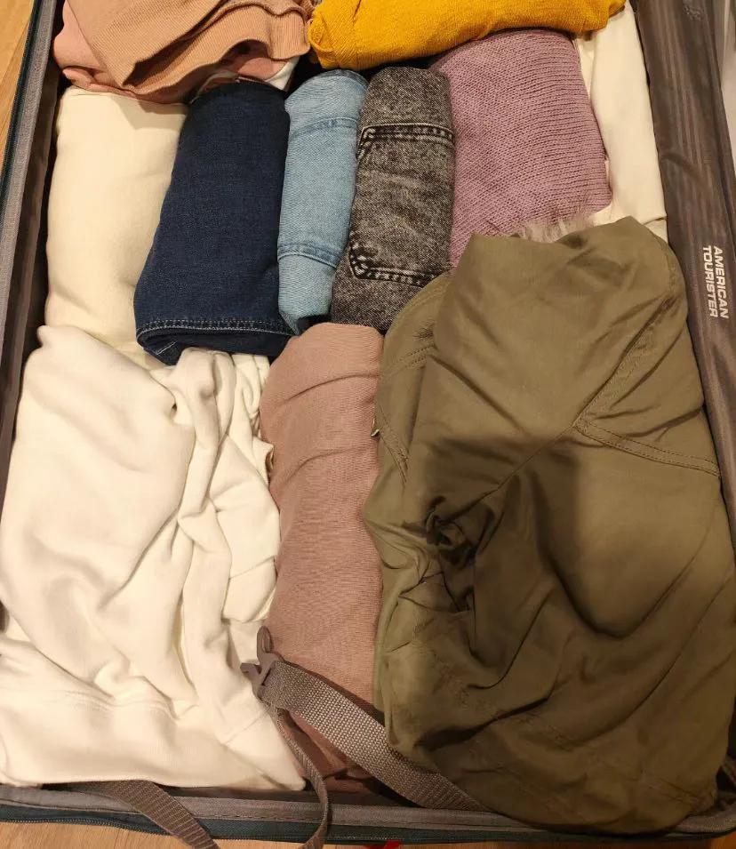 怎么会有买衣服欲望这么低的人啊!
留学一年的所有衣服，包括从家带来的和新买的(除