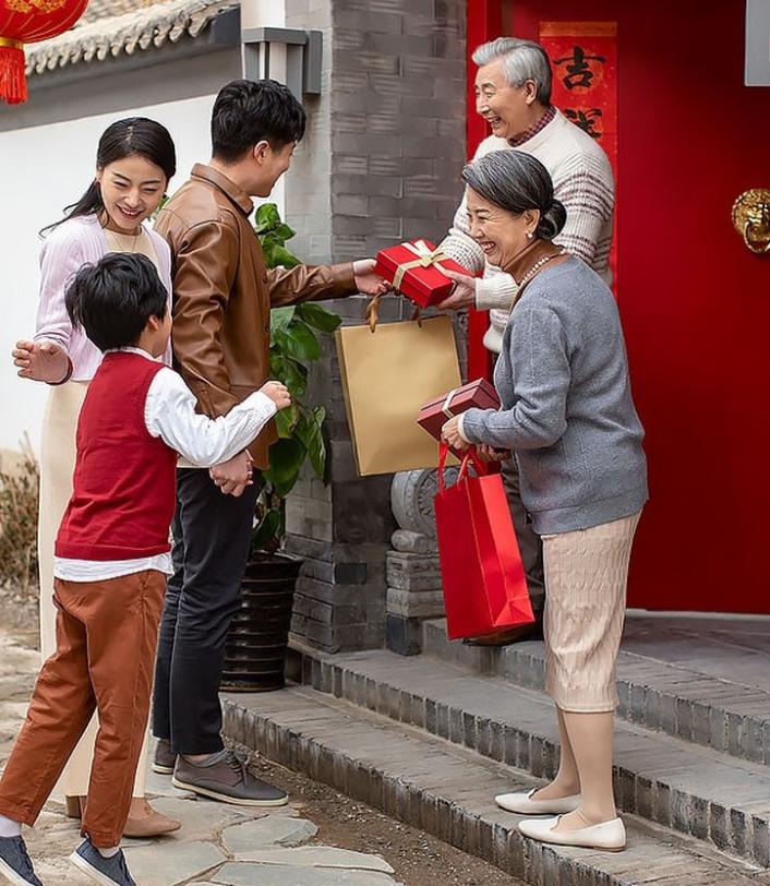 #只有50后60后在认真过年吗#

年味越来越淡了，几十年后还会有春节吗？
 
