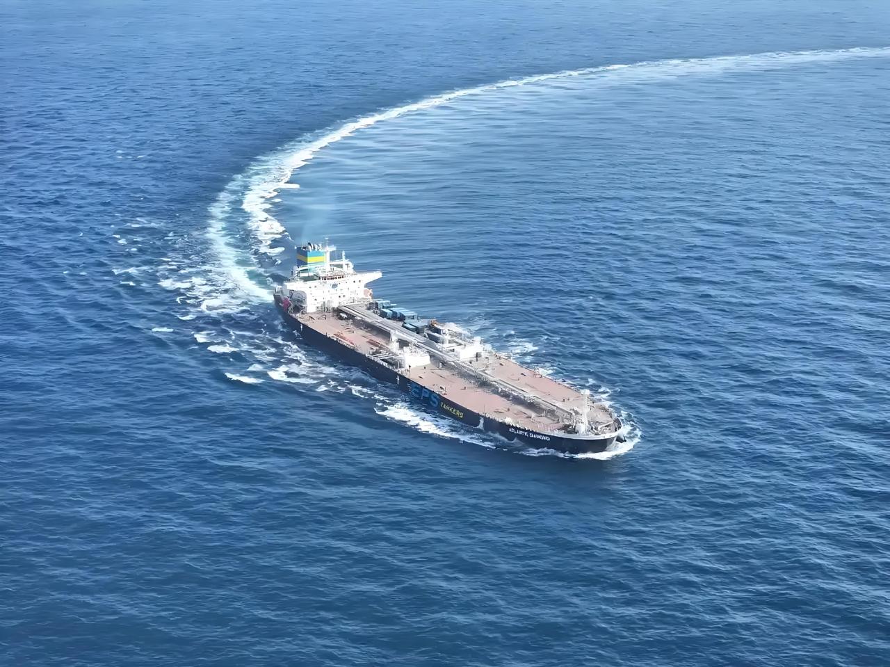 现在霍尔木兹已经被双重封锁，如果红海通道也被封了，能源将全线瘫痪。我这里有几组数