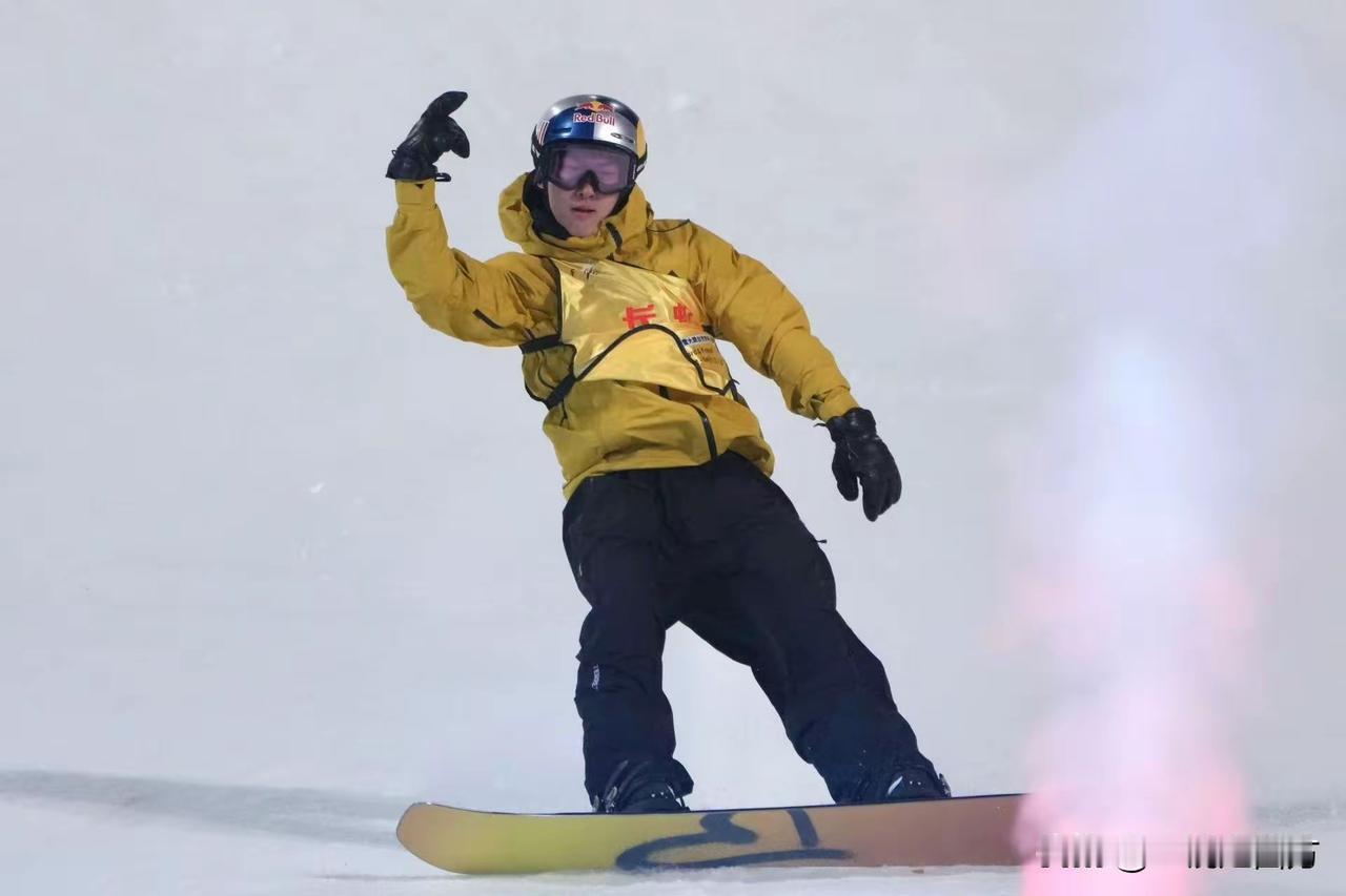 国际雪联单板及自由式滑雪大跳台世界杯北京站男子单板项目决赛刚刚结束，奥运冠军苏翊