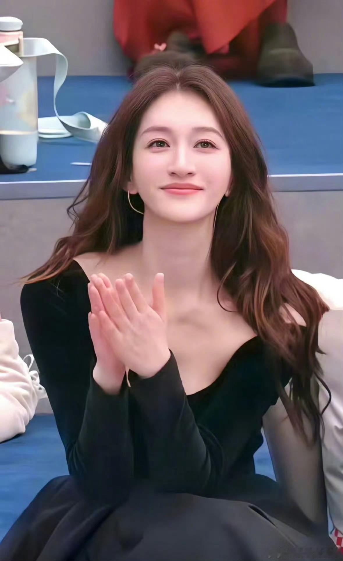 找到王濛唱心愿便利贴的原因了原来王濛是颜控啊王濛就这样被美貌骗去唱心愿便利贴李小