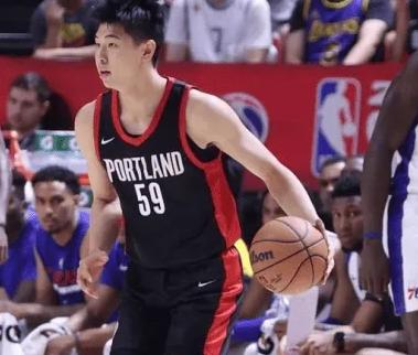 北京时间7月16日，NBA夏季联赛开拓者以97-95险胜76人，麦戈文斯最后4罚