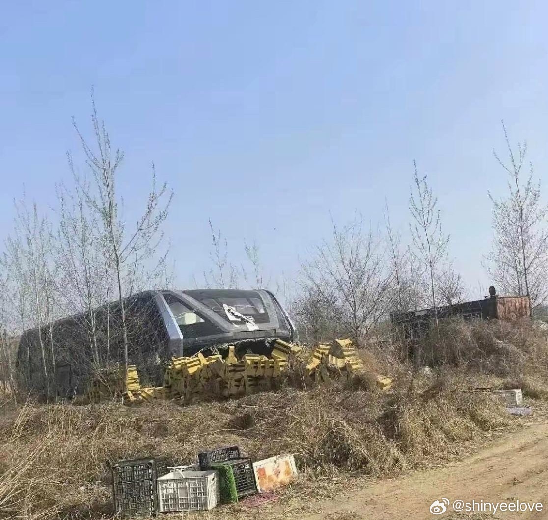 这车看着挺有科技感，现在荒废了吗？ ​​​