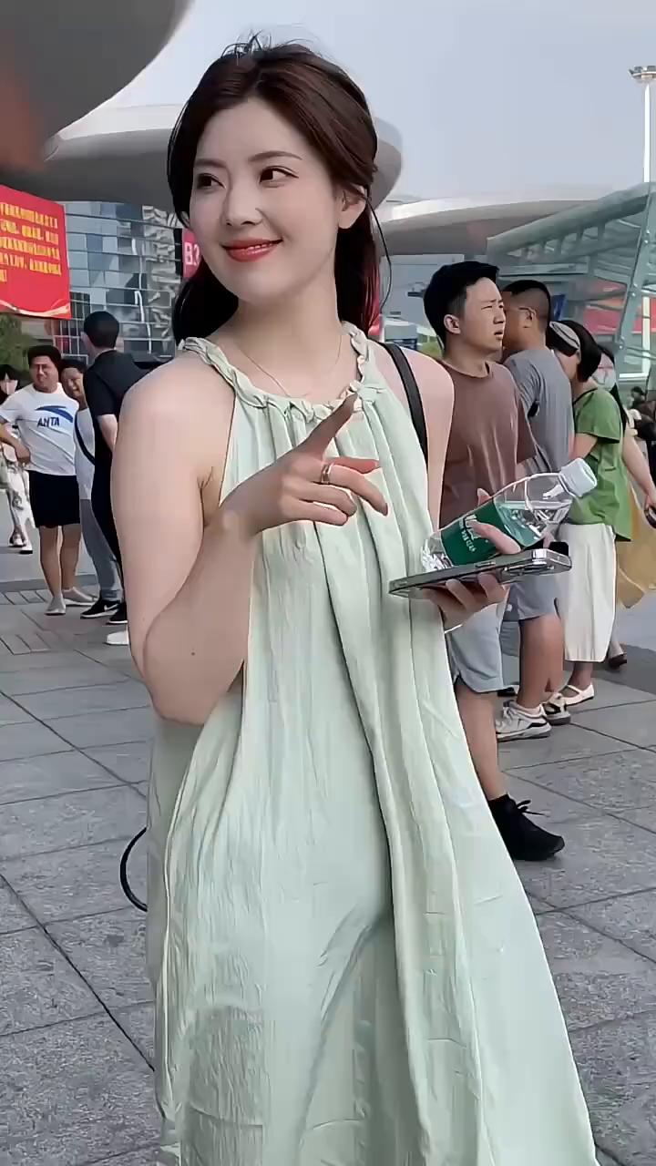 看到它的时候都是在各个展馆里面，各个展厅里面找别人。