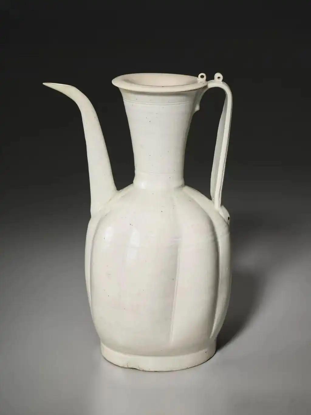 政策松绑，高古瓷真的迎来收藏春天了吗？以前，高古瓷一直“叫好不叫座”。它历史底蕴