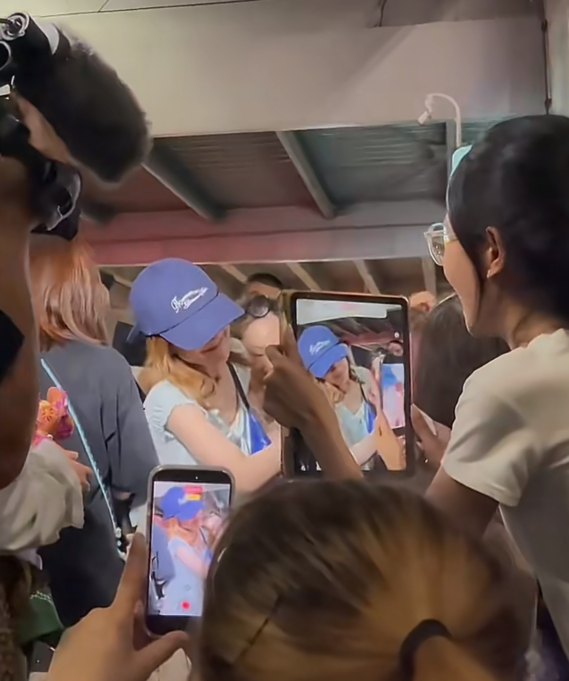 哈哈哈放大的美貌 