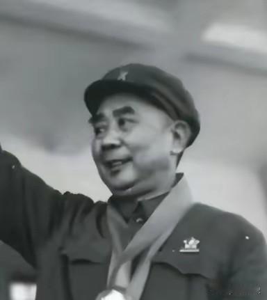 1970年，王自正持枪冲进了军区政委的卧室，政委连忙呼叫警卫员，谁知，2个警卫员