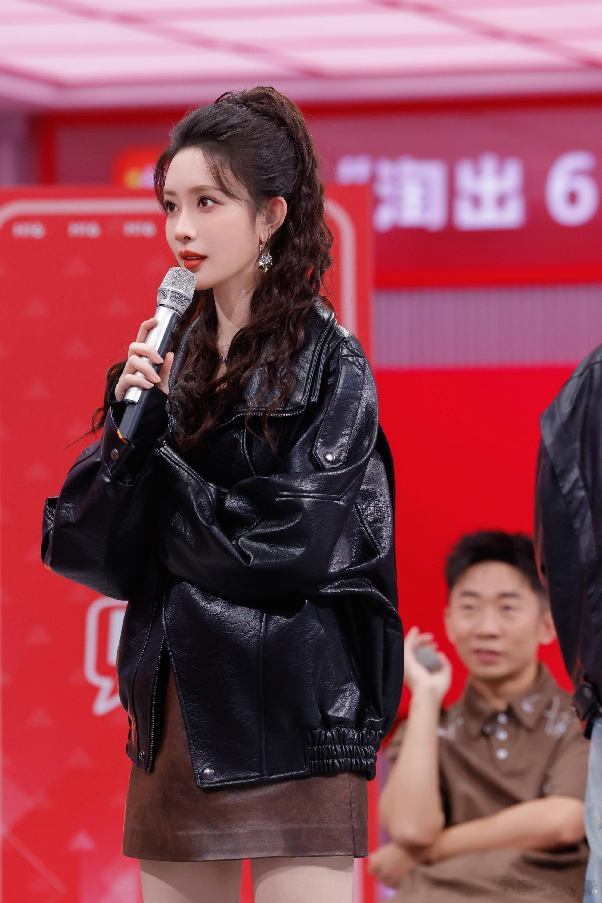 孟子义还笑呢出大事了救命！下期预告看到孟子义拍灯我直接尖叫，粉嫩造型加上果断动作