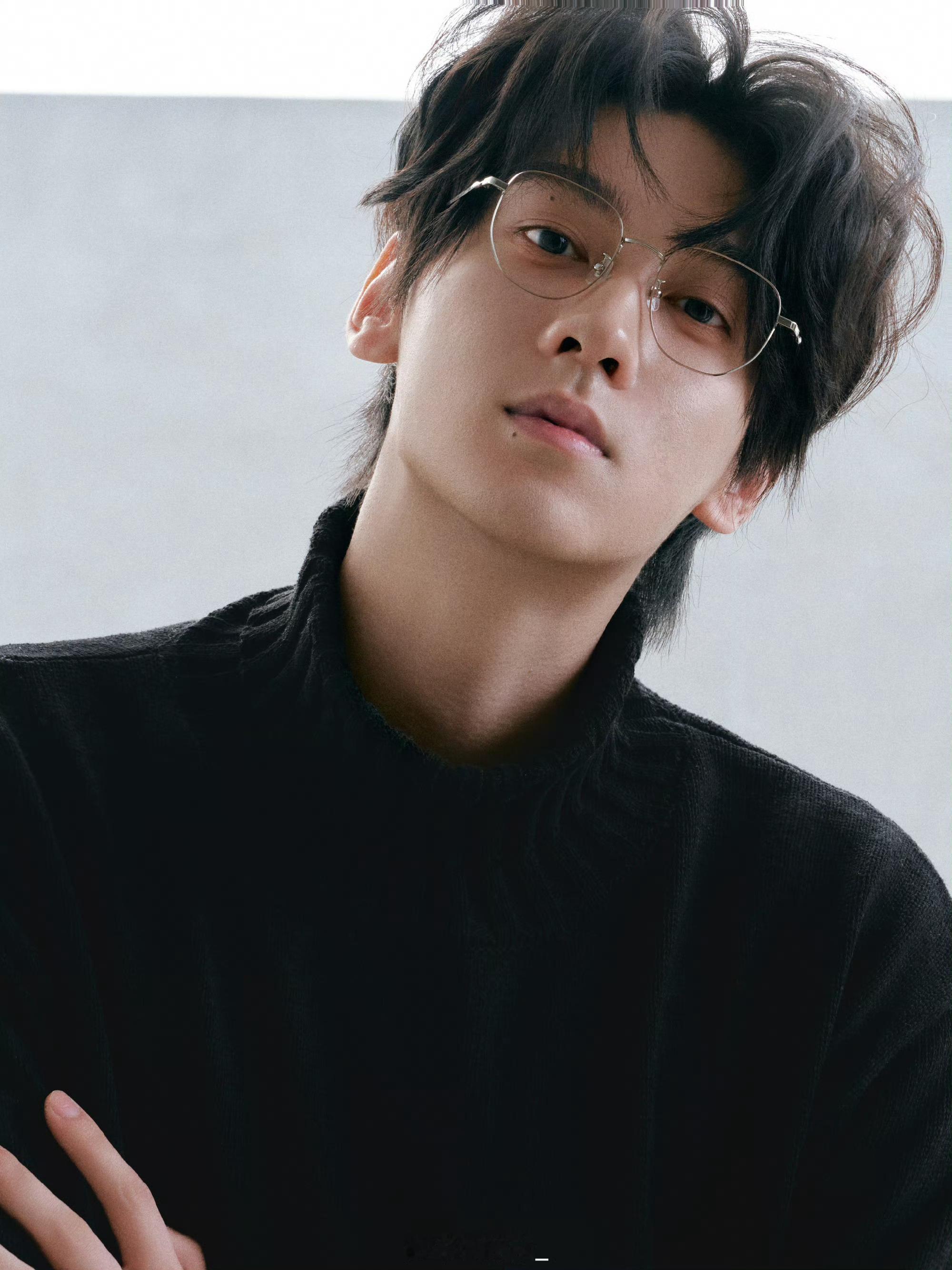 田栩宁腊八节晒4宫格照田栩宁腊八节晒照营业田栩宁腊八节晒4宫格照营业啦黑色紧身衣