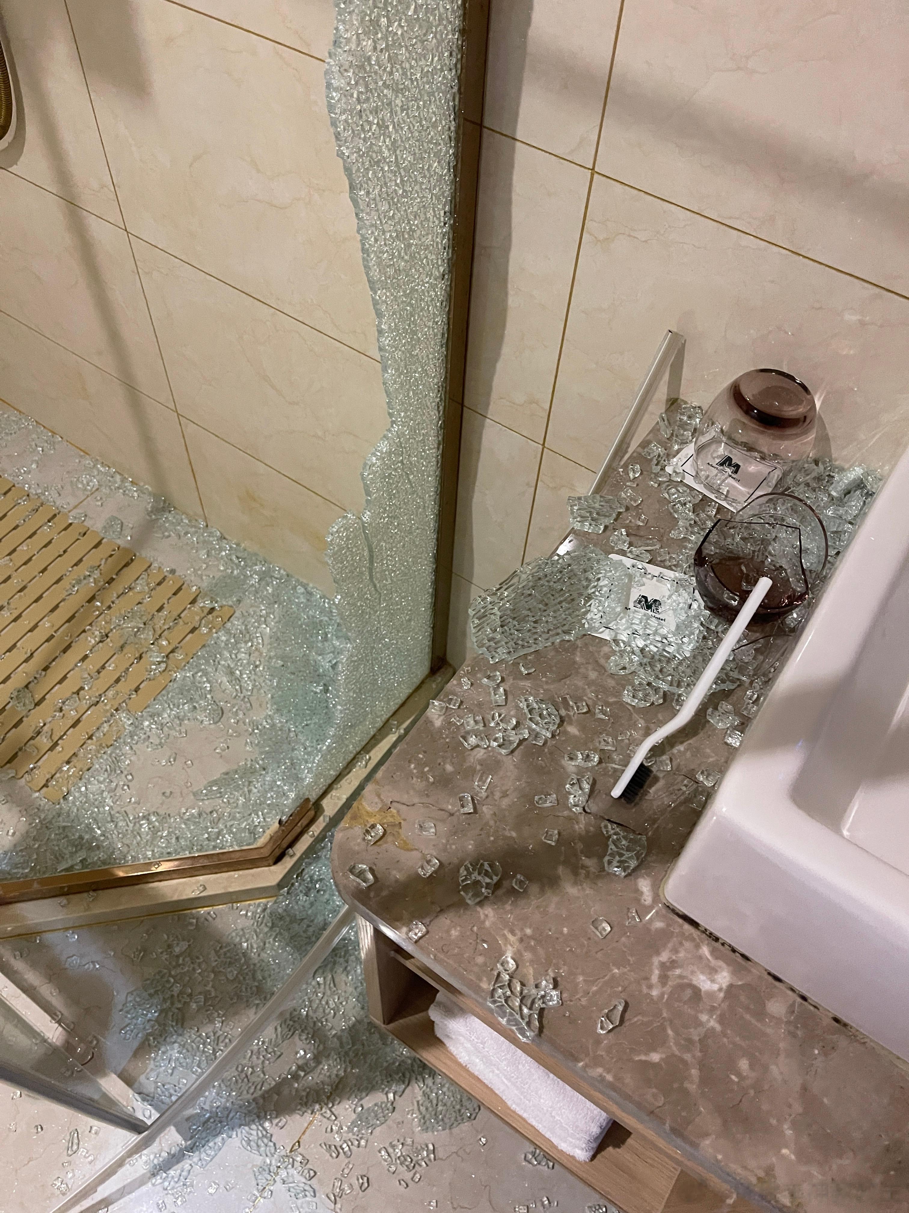 浴室炸了 ​​​