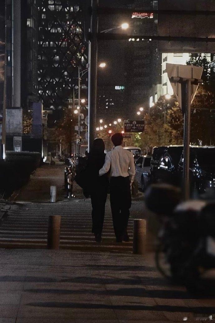 井柏然孙千把都市男女感演活井柏然孙千强强搭档碰撞出十足火花，都市风造型氛围感拉满