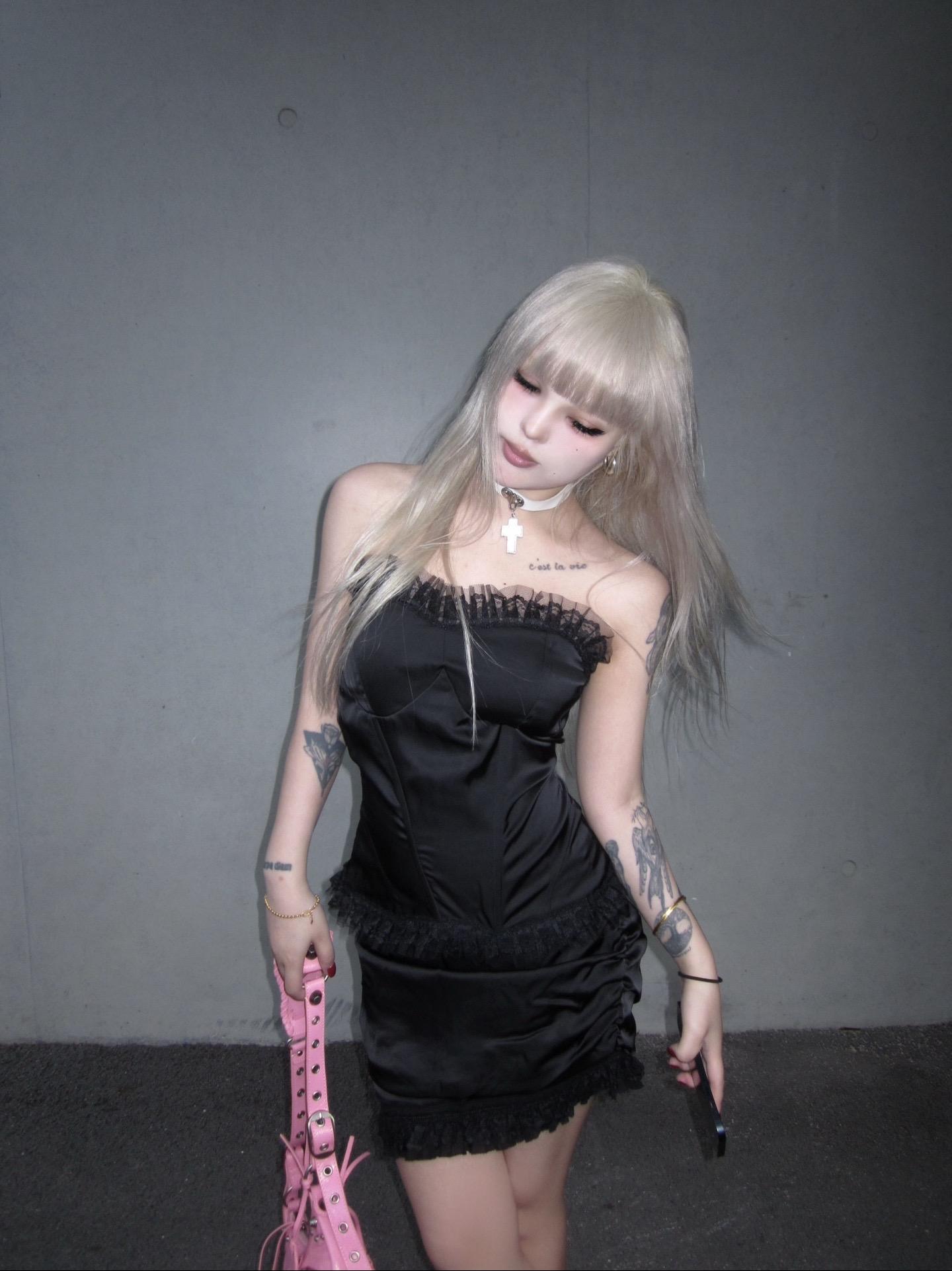 和我这种人交往就好像 听到某首好听的要死的片段就去搜全曲 最后很失望的...