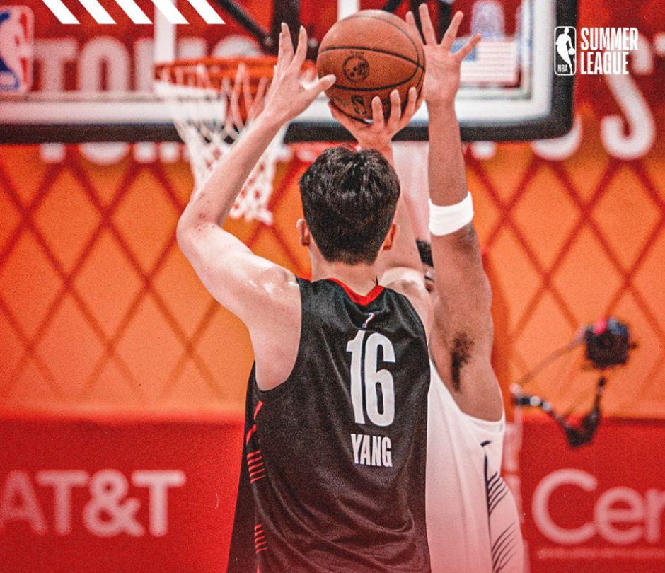 这几天其实NBA的消息都是无关痛痒

因为这些夏联的球员最终能进球队轮换时间的寥