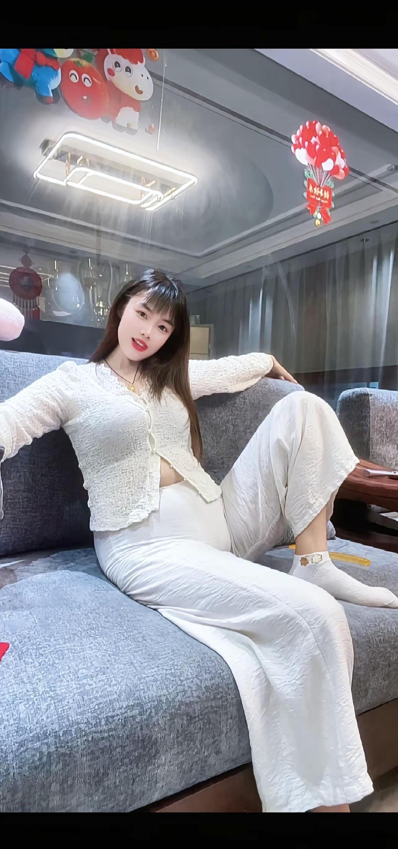 男人接近女人，不过就图两样东西，一个是你的性格，一个是你的身子，如果你一样都不占