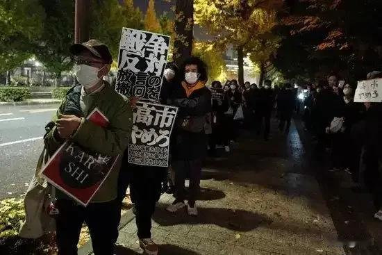政客拱火之际，日本在华青年喊出心声：绝对反对战争！
 
日本首相高市早苗抛出“台