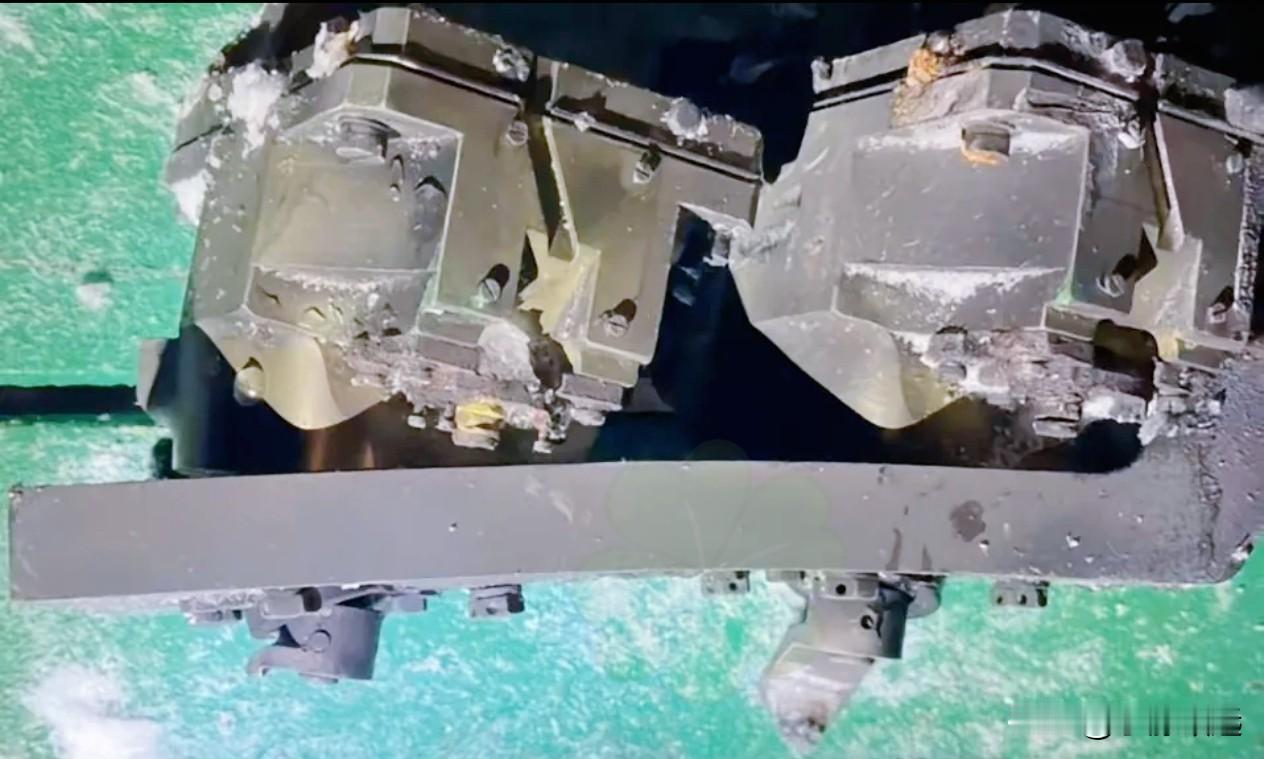 乌克兰笑了，笑得让人有些看不懂。

指着俄罗斯的“榛树”导弹说：瞧瞧，里面全是7