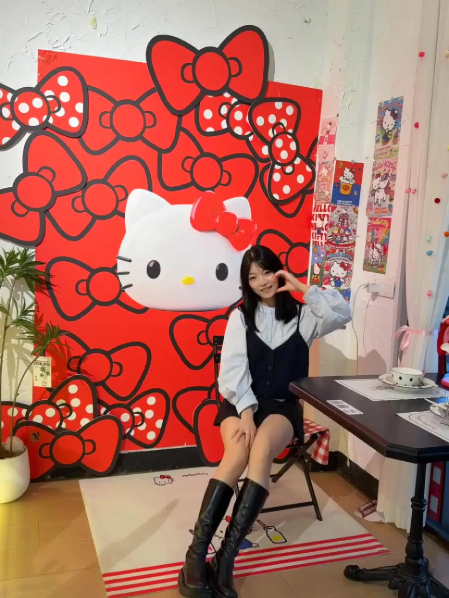 在戴南 kitty餐