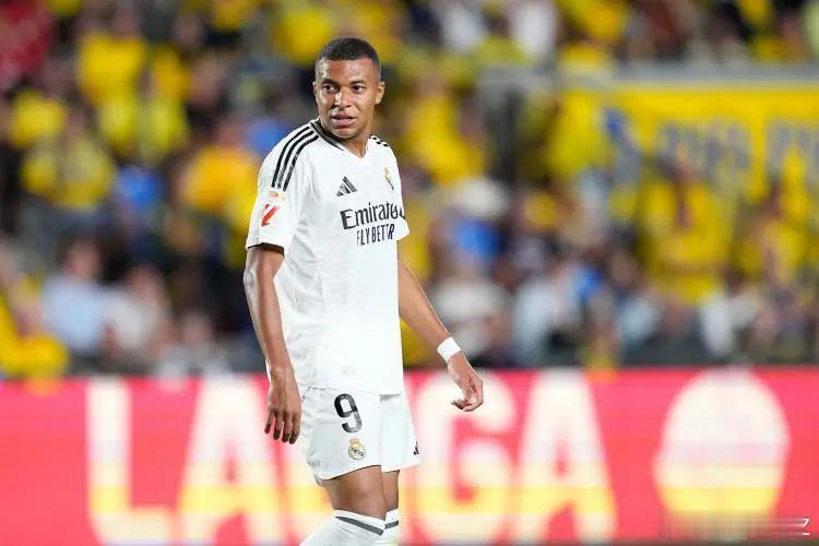 离姆巴佩皇马2年伤13次，7年巴黎生涯直接追平足坛最惨“玻璃巨星”诞生！据《马卡