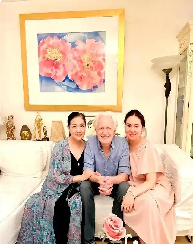 老戏骨沈丹萍的家庭观，一直被网友夸赞通透。最近女儿结婚，小两口在北京买下的婚房只