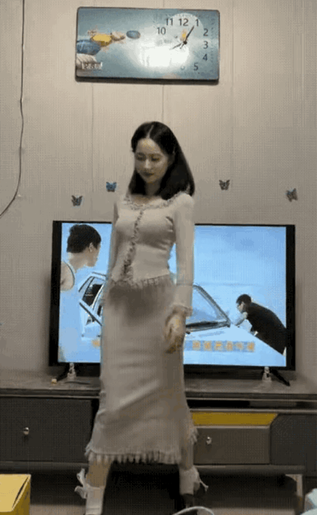 羡慕了，会跳舞的，都是别人的老婆！