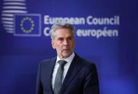 荷兰的行为其实比欧洲对俄罗斯的做法还要严重。

欧洲冻结俄罗斯的资产，目前也只是