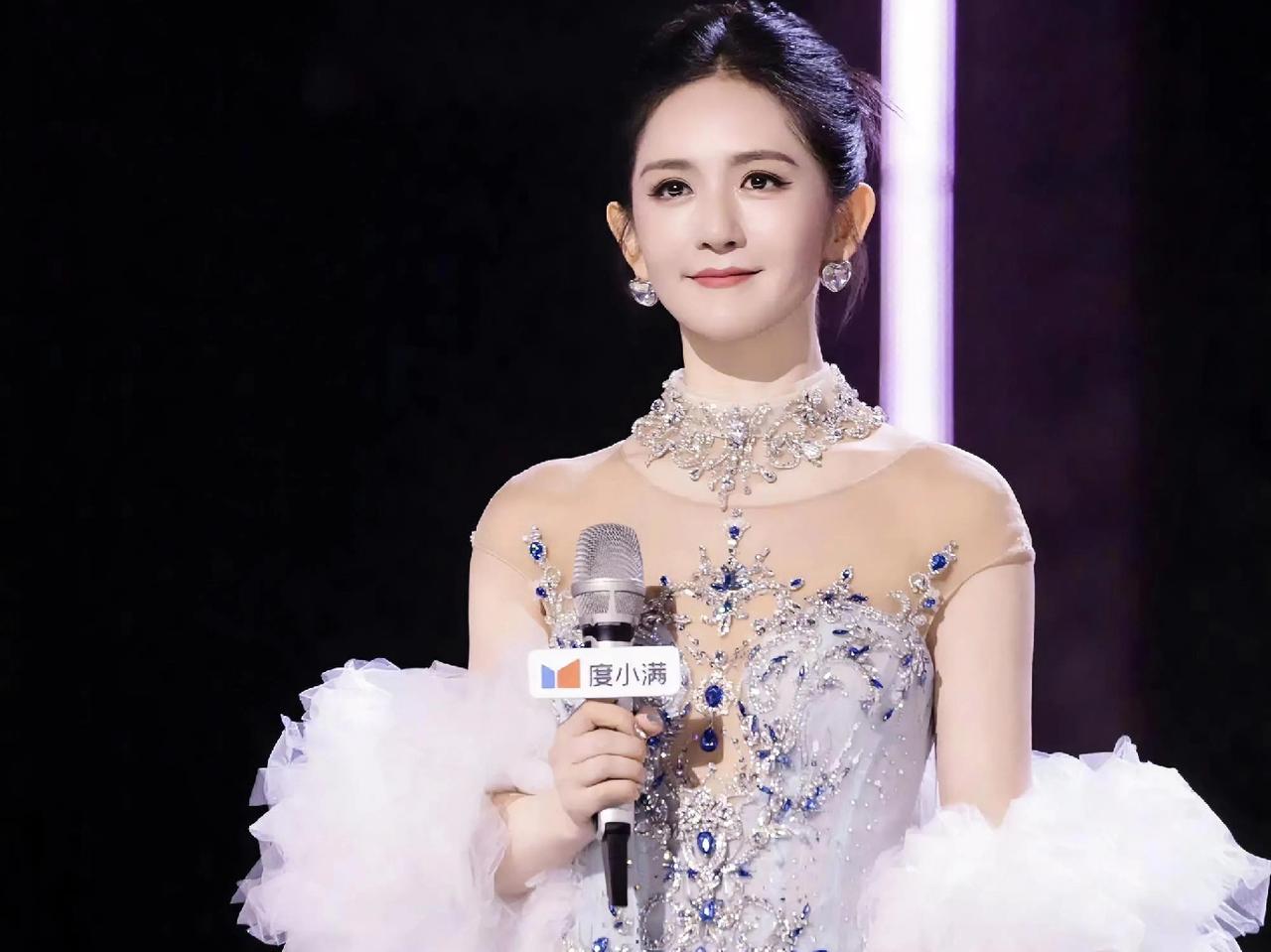 谢娜演唱会门票1分钟秒罄！17万人抢7590张票，本人直呼：手抖好慌啊。
 
谢