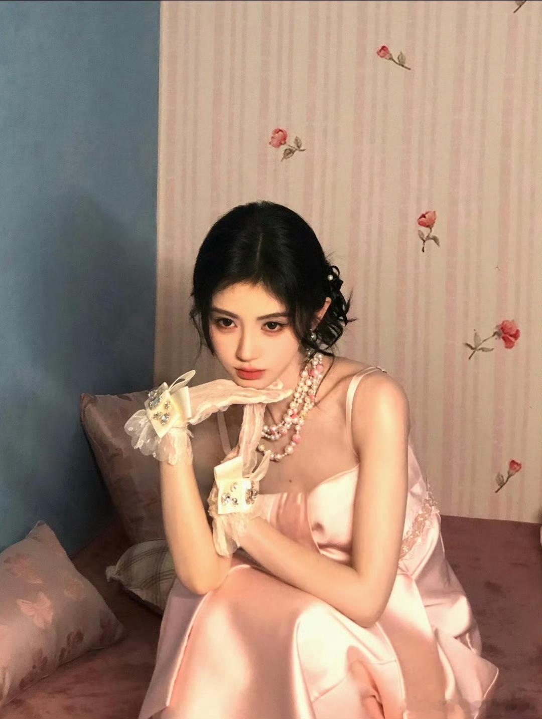 鞠婧祎首位登封PORT男刊中国女星也恭喜PORT请到了中国一线女明星鞠婧祎