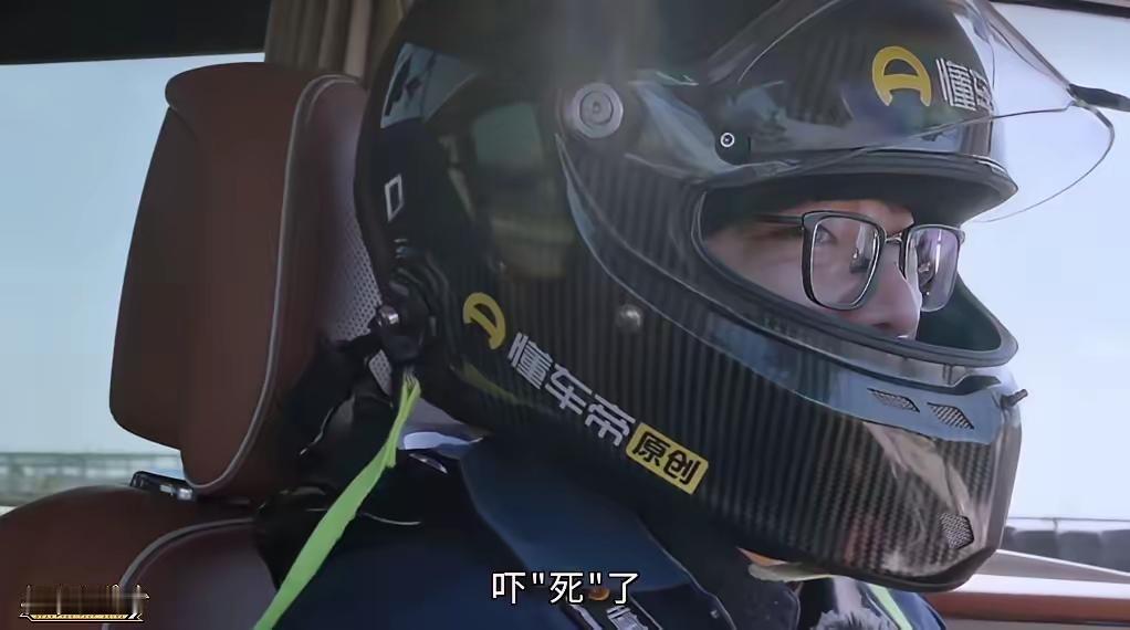 尊界V800刹车踏板支架断裂冲上热搜，说明鸿蒙智行，该懂造车的人情世故了！

看