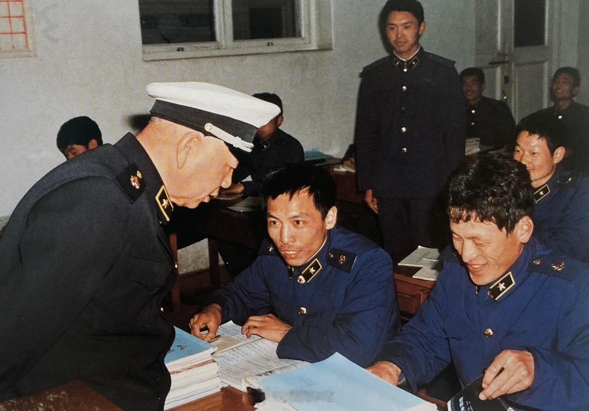 1987年的大连海军舰艇学院 ​​​