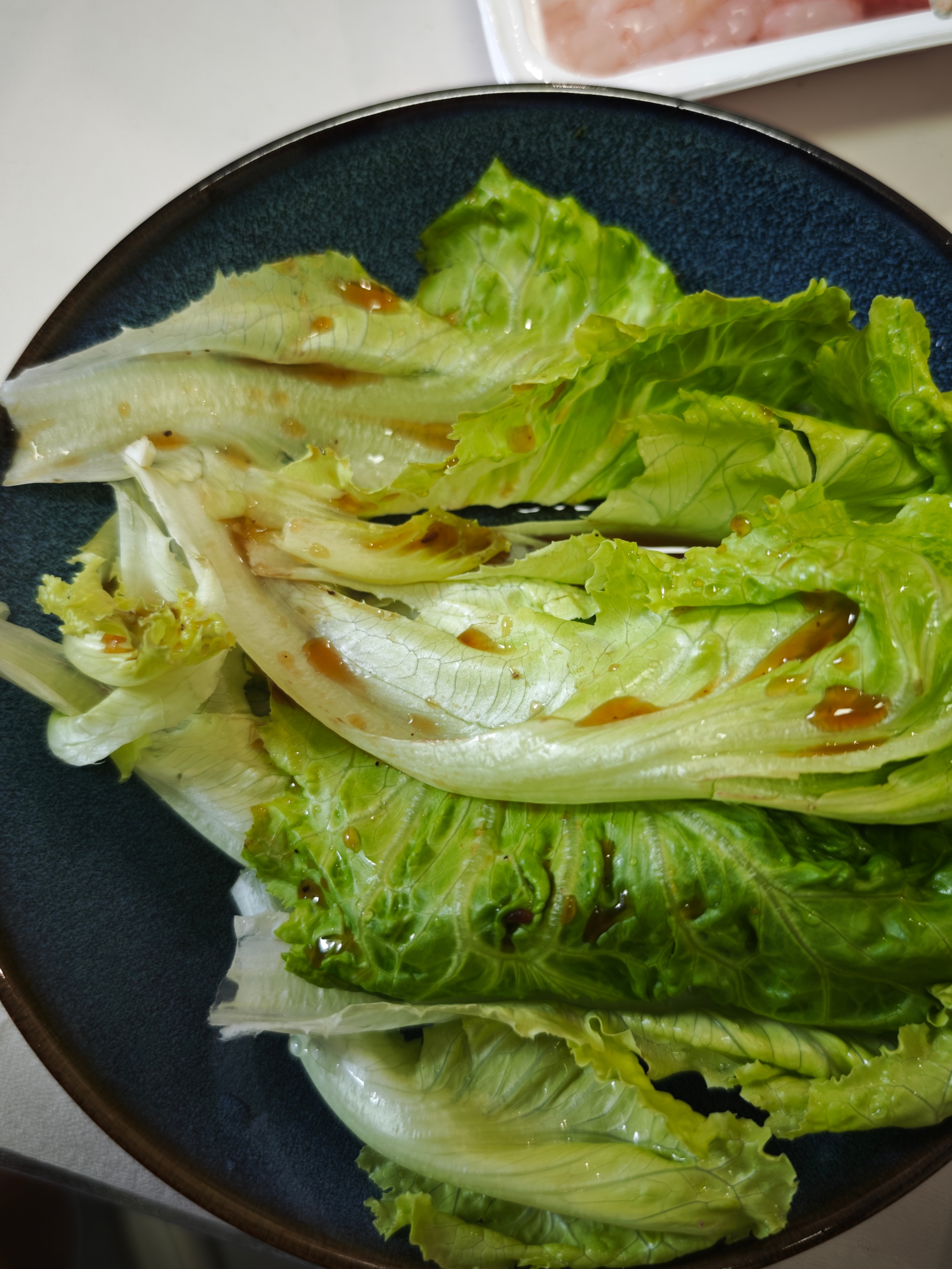 有没有跟我一样喜欢生吃生菜的？加点油醋汁，美味又健康