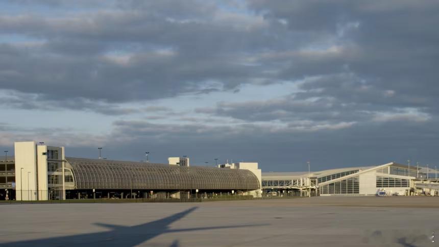 【黑客入侵北美四座机场的公共广播系统】（CNN）周二，北美四个机场航站楼的公共广