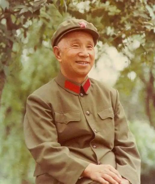 1972 年陈毅元帅病逝，遗孀张茜处境艰难，粟裕果断出手安排工作，临终一句承诺，